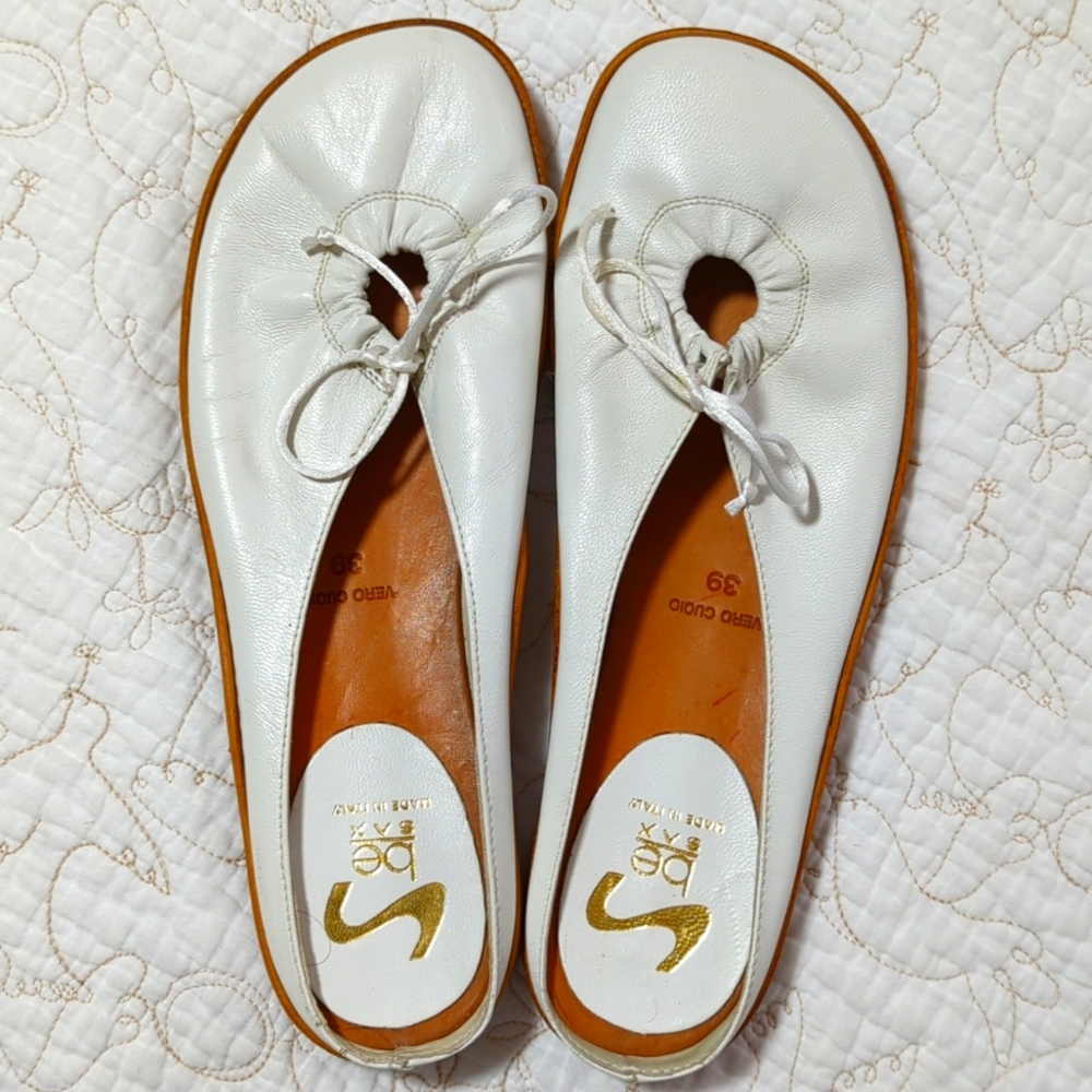White Leather Slipper Shoes Made in Italy. White Size 39 EUR, US 8.